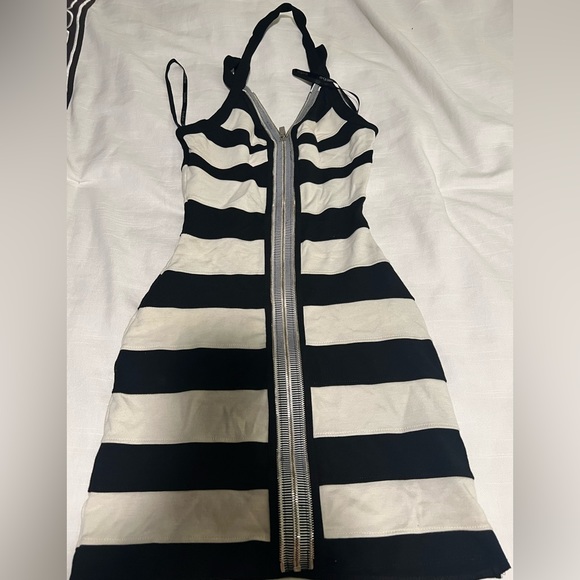 Bebe dress xxs but can fit xs or small - Picture 2 of 2